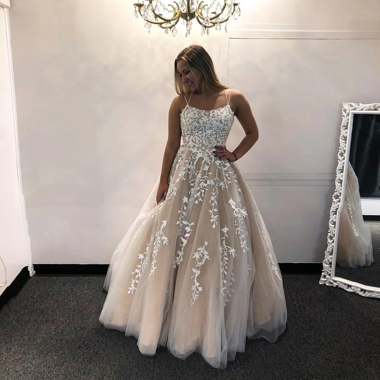 

2021 Pretty Homecoming Dresses Long Spaghetti Strap Lace Appliques Tulle Ball Gown Women Formal Evening Party Prom Elegant Gowns