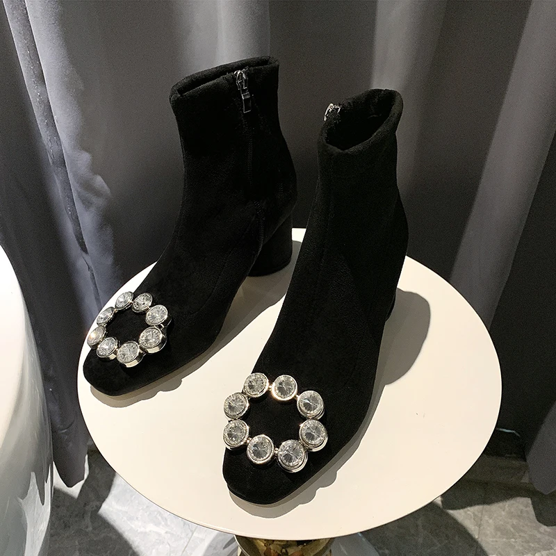 2019 Winter New Suede leather boots Women Square Toe ankle boots Fashion rhinestone thick Low heels boots Woman Zapatos Mujer
2019 Winter New Suede leather boots Women Square Toe ankle boots Fashion rhinestone thick Low heels boots Woman Zapatos Mujer