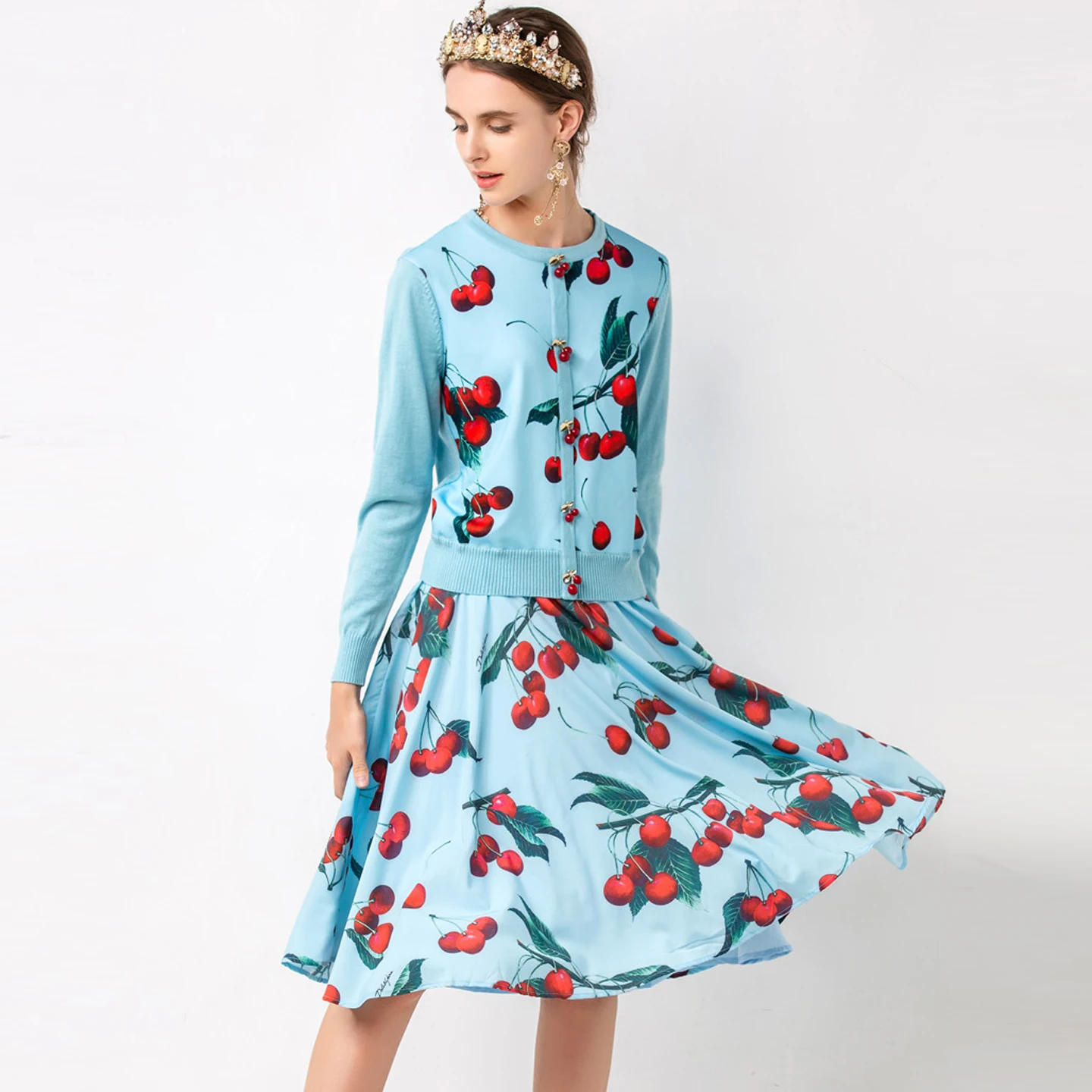 Red RoosaRosee Designer Women Autumn 2 Piece Set Print Blue Knitted Buttons Pullover Sweater Tops + Elegant Pleated Skirt Suit
Red RoosaRosee Designer Women Autumn 2 Piece Set Print Blue Knitted Buttons Pullover Sweater Tops + Elegant Pleated Skirt Suit