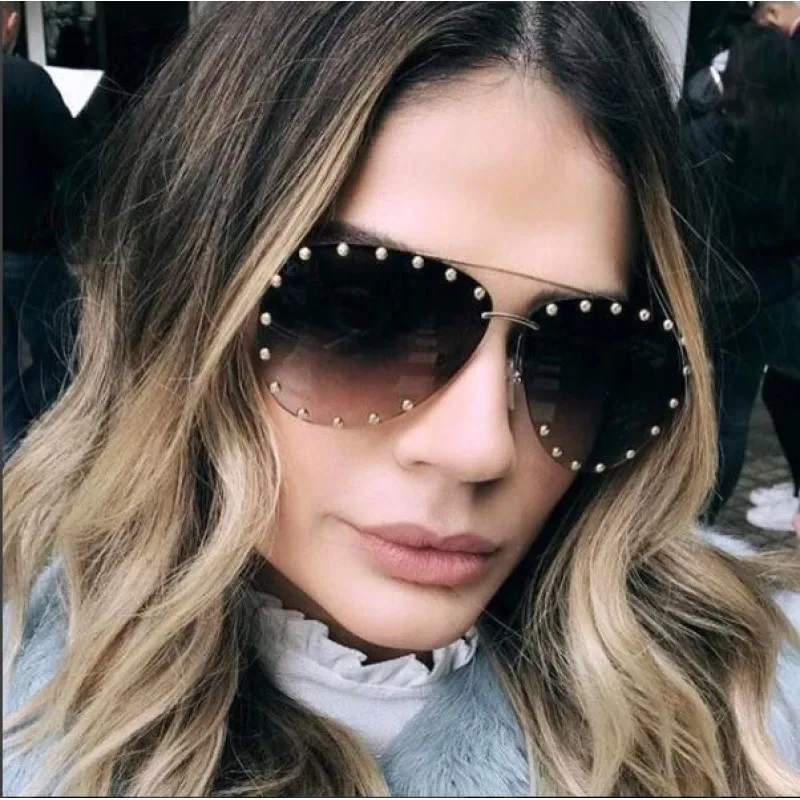 2020 Ladies Rimless Sunglasses Luxury Brand Designer Metal Frame Gradient Large Colored Sun Glasses Shadow For Women UV400
2020 Ladies Rimless Sunglasses Luxury Brand Designer Metal Frame Gradient Large Colored Sun Glasses Shadow For Women UV400