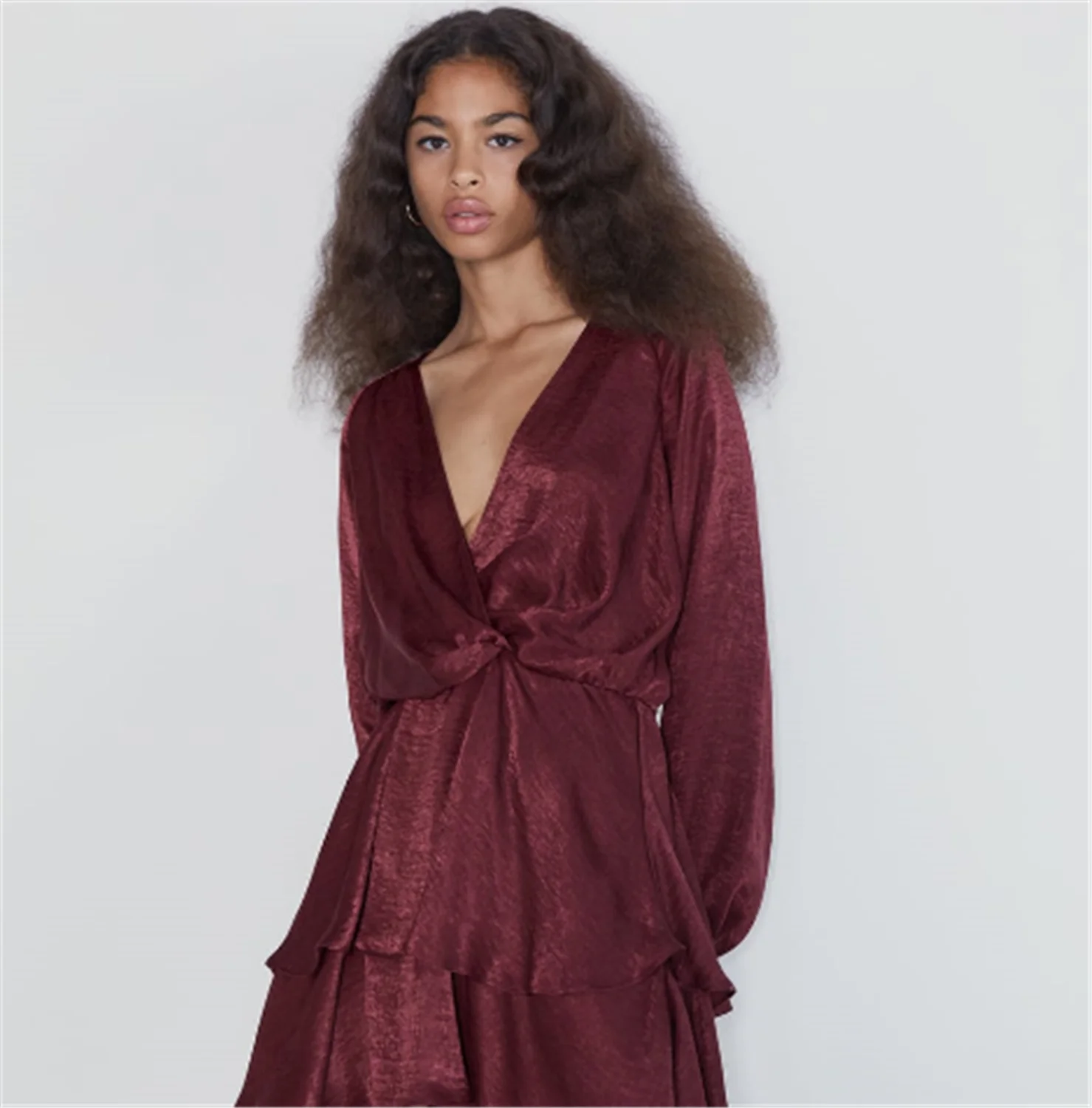 Boho ZA Summer New Women Solid Color Laminated Decorative Silk Satin Texture Dress Fashion V-neck Long Sleeve Dress Slim Dress
Boho ZA Summer New Women Solid Color Laminated Decorative Silk Satin Texture Dress Fashion V-neck Long Sleeve Dress Slim Dress