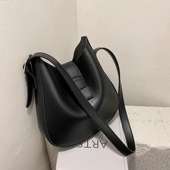 Simple and versatile ladies bag 2020 popular new trendy fashion large-capacity shoulder bag net celebrity messenger bucket bag 
Simple and versatile ladies bag 2020 popular new trendy fashion large-capacity shoulder bag net celebrity messenger bucket bag