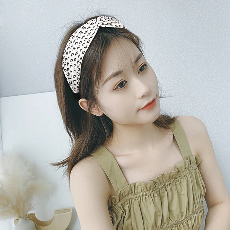 New Vintage Women Hair Accessories Wholesale Dot Wide Side Headband Adult Center Knot Hairband For Girls Pleated Hair Hoop
New Vintage Women Hair Accessories Wholesale Dot Wide Side Headband Adult Center Knot Hairband For Girls Pleated Hair Hoop