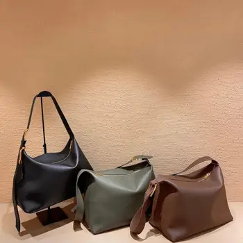 New high quality leather fashion trend armpit soft leather leather hand carrying Single Shoulder Messenger women's bag
New high quality leather fashion trend armpit soft leather leather hand carrying Single Shoulder Messenger women's bag
