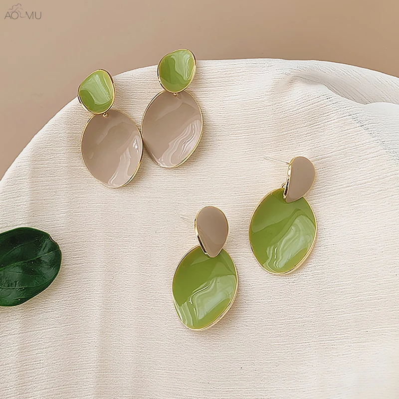 AOMU New S925 Sterling Silver Pin Avocado Green Enamel Geometric Irregular Oval Metal Stud Earrings for Women Statement Jewelry
AOMU New S925 Sterling Silver Pin Avocado Green Enamel Geometric Irregular Oval Metal Stud Earrings for Women Statement Jewelry