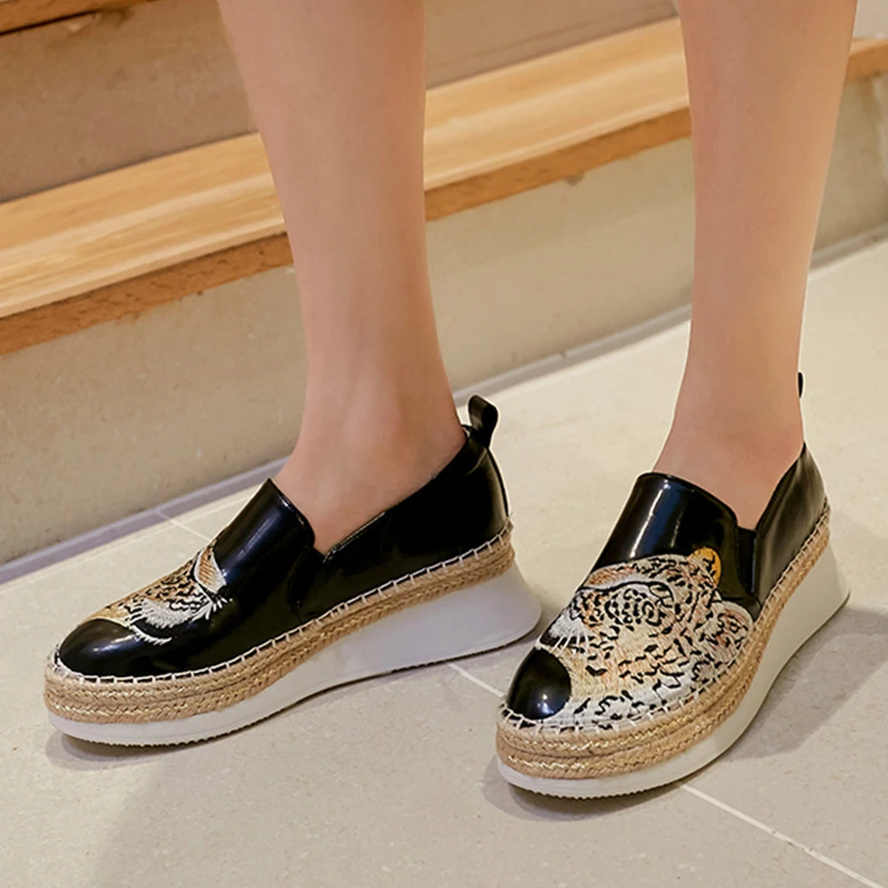 Sarairis Fashion New Design High Quality Platform Shoes Woman Vulcanize Slip On Casual Mix Color Spring Vulcanize Women Shoes
Sarairis Fashion New Design High Quality Platform Shoes Woman Vulcanize Slip On Casual Mix Color Spring Vulcanize Women Shoes