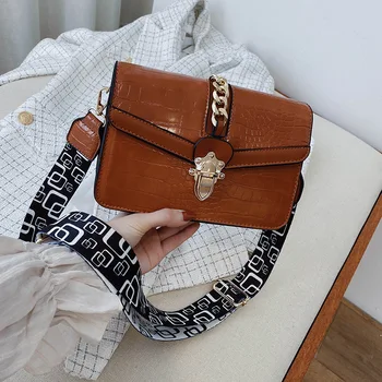 Women's bag 2020 new Korean version of the tide chain bag lock shoulder bag wild small square bag printed messenger bag
Women's bag 2020 new Korean version of the tide chain bag lock shoulder bag wild small square bag printed messenger bag