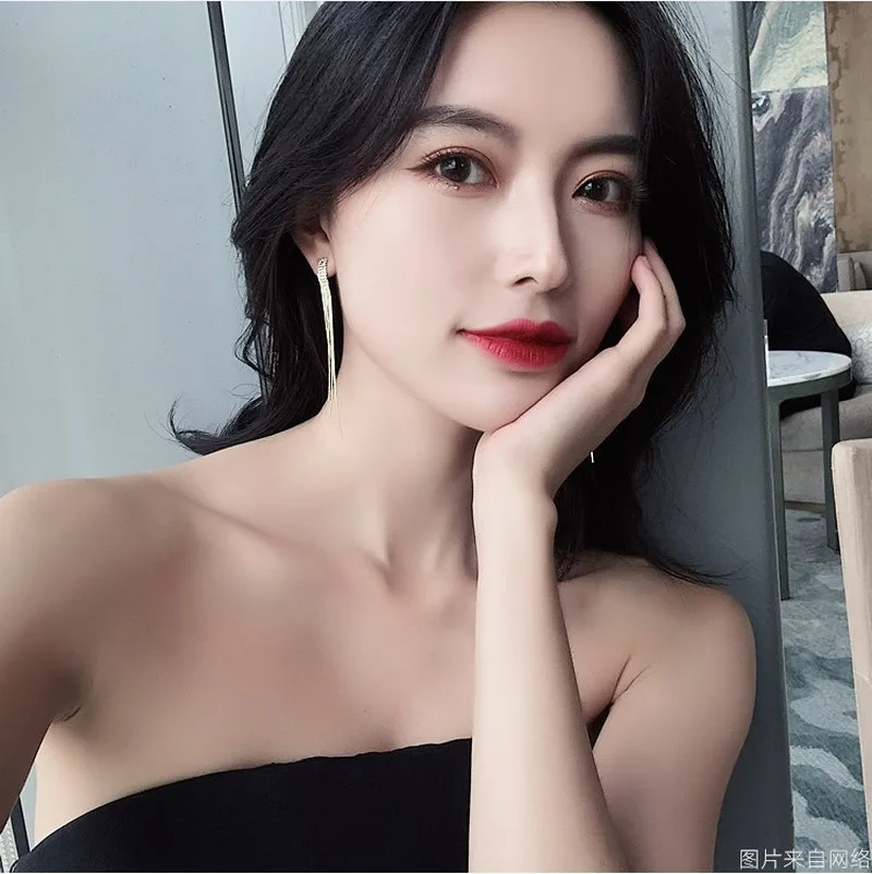 High level sentiment body 925 Sterling Silver Earrings plated with white gold snake bone tassel long earrings goddess model
High level sentiment body 925 Sterling Silver Earrings plated with white gold snake bone tassel long earrings goddess model