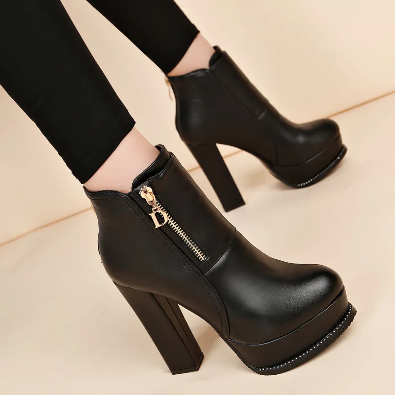 Classic fashion ankle boots 2019 new Korean version of Martin boots simple short boots thick with high heels wild women's boots
Classic fashion ankle boots 2019 new Korean version of Martin boots simple short boots thick with high heels wild women's boots