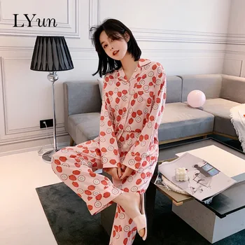 LYun spring and summer new simulation silk long-sleeved trousers ladies pajamas home service suit comfortable pajamas sleeppants 
LYun spring and summer new simulation silk long-sleeved trousers ladies pajamas home service suit comfortable pajamas sleeppants