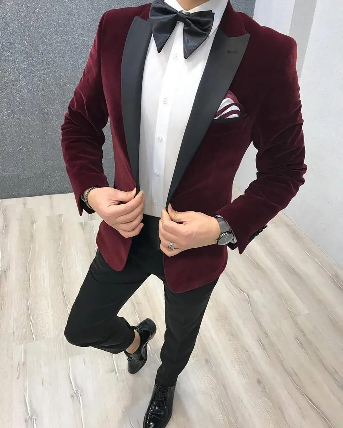 Solovedress Velvet Blazer Jacket Peak Lapel Button Fly Mens Prom Suit Two Three Pieces Soft High Quality Fashion Tuxedos Wear
Solovedress Velvet Blazer Jacket Peak Lapel Button Fly Mens Prom Suit Two Three Pieces Soft High Quality Fashion Tuxedos Wear