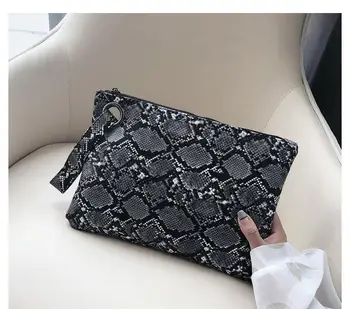 PinShang Retro Women Clutch Bag PU Snakeskin Pattern Zipper Envelope Bag
PinShang Retro Women Clutch Bag PU Snakeskin Pattern Zipper Envelope Bag