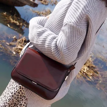 Flap Shoulder Bag Fashion Simple Shaped Messenger Bag Classic Solid Color Simple Small Square Bag
Flap Shoulder Bag Fashion Simple Shaped Messenger Bag Classic Solid Color Simple Small Square Bag