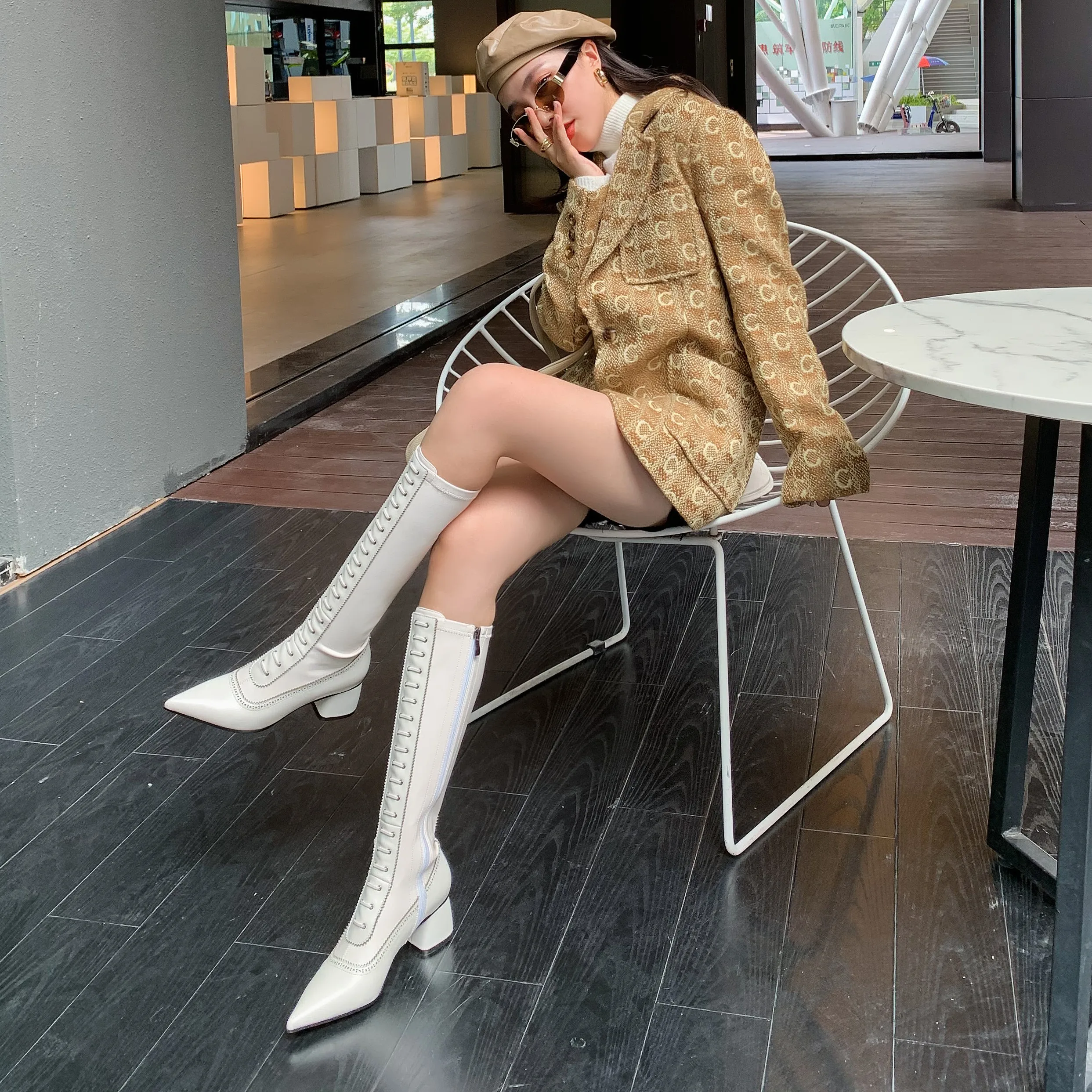 2020 spring and autumn new thick heel pointed toe long knight boots high boots women's wild stovepipe zipper but knee boots X358
2020 spring and autumn new thick heel pointed toe long knight boots high boots women's wild stovepipe zipper but knee boots X358