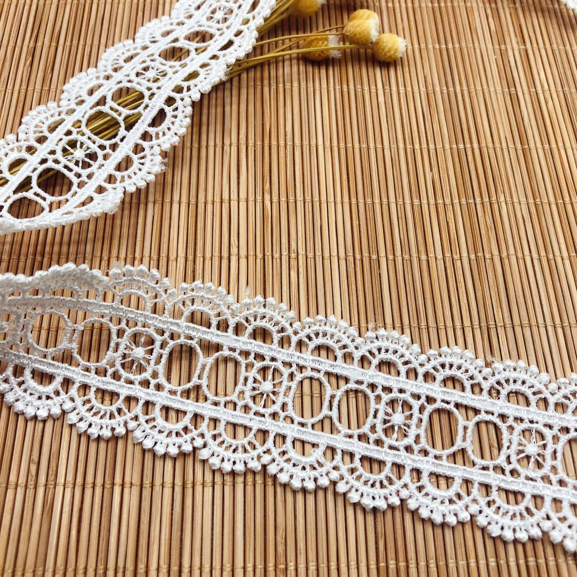 Hollow Embroidery Bilateral Symmetrical Wearable Webbing Lace Fabric Trim Ribbons DIY Sewing Handmade Garment Craft Materials
Hollow Embroidery Bilateral Symmetrical Wearable Webbing Lace Fabric Trim Ribbons DIY Sewing Handmade Garment Craft Materials