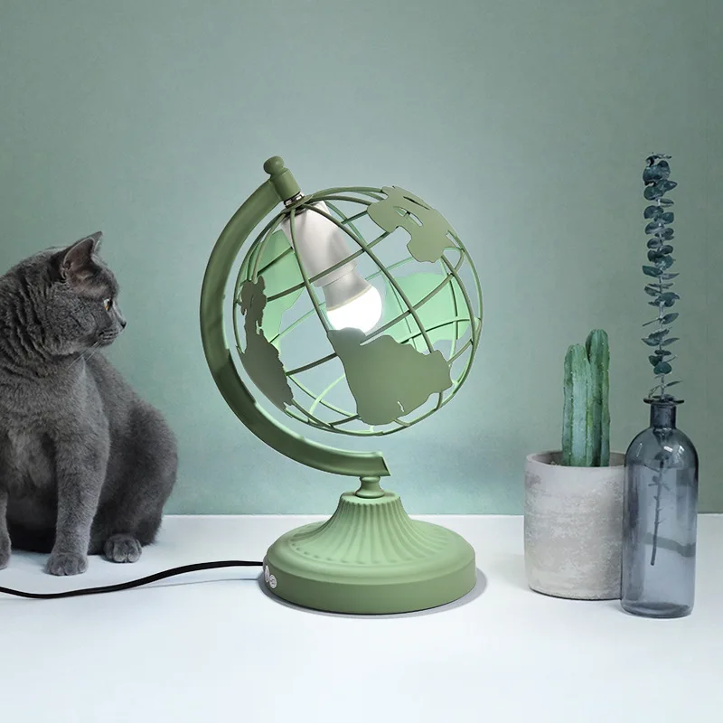 Настольные лампы в скандинавском стиле Macaron Globe, современные декоративные лампы для спальни, гостиной, лампа арт-деко для детской комнаты, светильник для чтения
Настольные лампы в скандинавском стиле Macaron Globe, современные декоративные лампы для спальни, гостиной, лампа арт-деко для детской комнаты, светильник для чтения