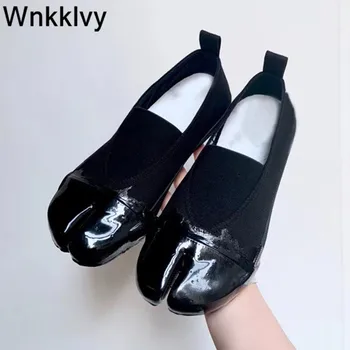 Spring Summer Split toe causal Shoes Woman Slip on lazy loafers canvas pig trotter horseshoe flat shoes plus size female 
Spring Summer Split toe causal Shoes Woman Slip on lazy loafers canvas pig trotter horseshoe flat shoes plus size female