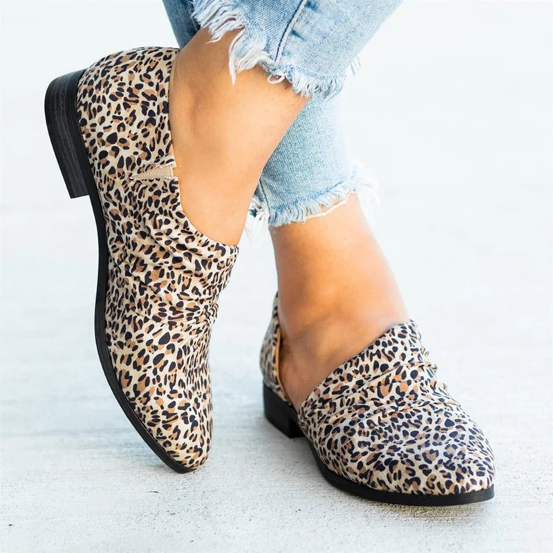 2019 new European and American leopard pattern square heel side air women's single shoes casual Doudou shoes
2019 new European and American leopard pattern square heel side air women's single shoes casual Doudou shoes