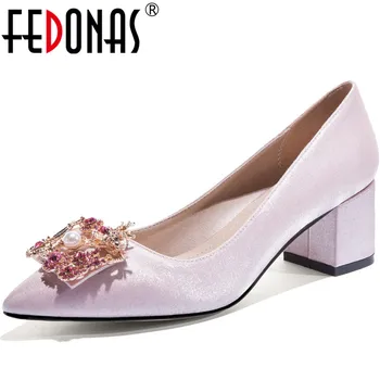 FEDONAS Rhinestone Silk Spring Summe Pearl Decoration Pumps Retro Shoes Square Heels Wedding Prom Pointed Toe Shoes Woman 
FEDONAS Rhinestone Silk Spring Summe Pearl Decoration Pumps Retro Shoes Square Heels Wedding Prom Pointed Toe Shoes Woman