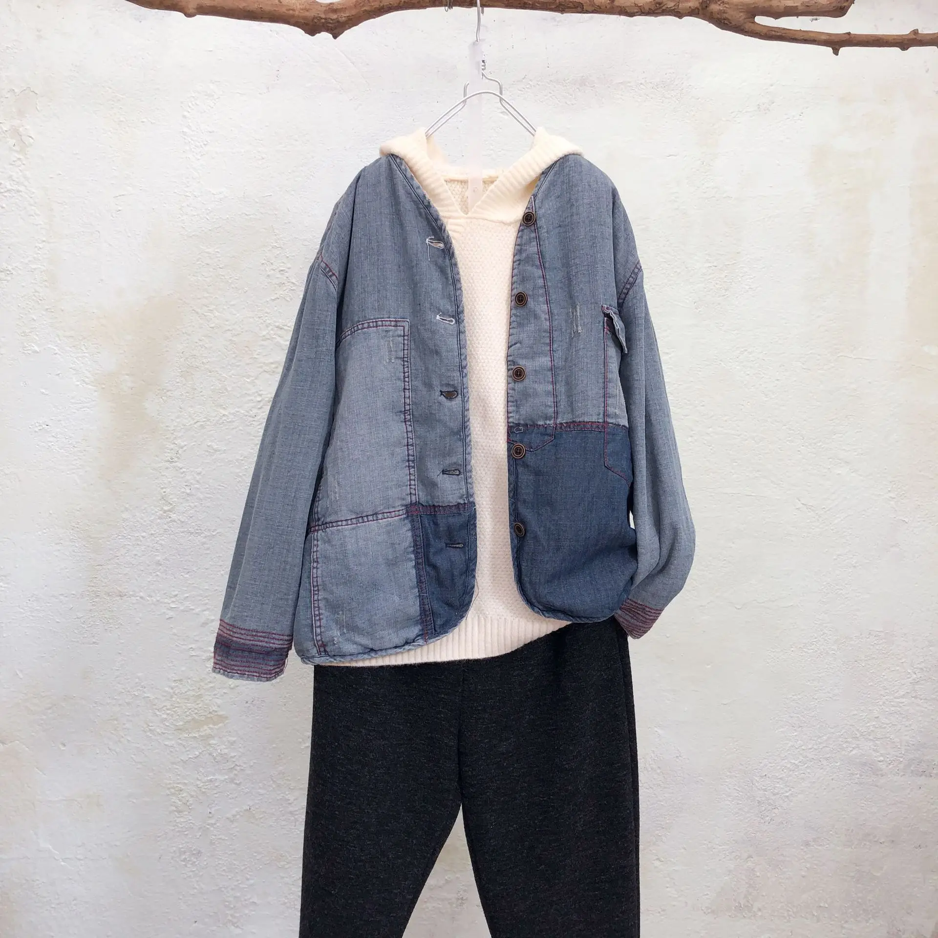 Literary Ancient Wind Stitching Old Loose Long-sleeved Denim Jacket Ladies Jacket Autumn and Winter New Style
Literary Ancient Wind Stitching Old Loose Long-sleeved Denim Jacket Ladies Jacket Autumn and Winter New Style