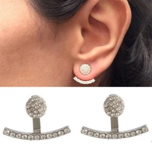 New Full crystal Word Round Front And Rear Versatile Jewelry Personality Fashion Simple Trend Explosion Models Punk Wind Earring 
New Full crystal Word Round Front And Rear Versatile Jewelry Personality Fashion Simple Trend Explosion Models Punk Wind Earring