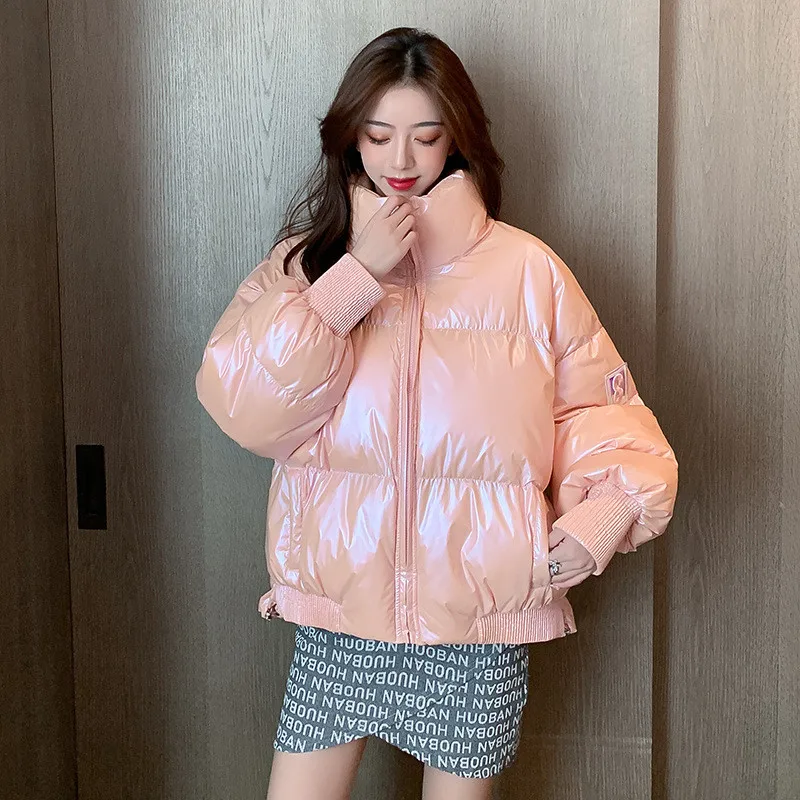 Winter Warm Bread Clothing Fashion Shiny Down Padded Jacket Women 2022 New Short Korean Loose Stand Collar Cotton Coat JD2071
Winter Warm Bread Clothing Fashion Shiny Down Padded Jacket Women 2022 New Short Korean Loose Stand Collar Cotton Coat JD2071