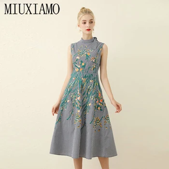 MIUXIMAO High Quality 2020 Summer Dress New Party Casual Vintage Elegant Fashion Cotton Flower Embroidery Dress Women Vestidos 
MIUXIMAO High Quality 2020 Summer Dress New Party Casual Vintage Elegant Fashion Cotton Flower Embroidery Dress Women Vestidos