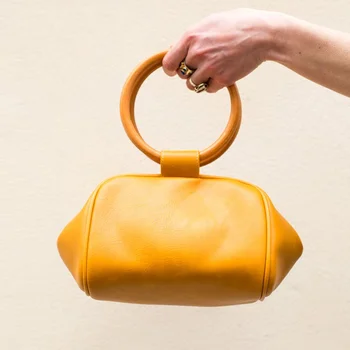 A New 2020 Trendy Ins Bag with A Niche Wooden Ring Hand-held Make-up Replica Bag with A Single Shoulder Bag
A New 2020 Trendy Ins Bag with A Niche Wooden Ring Hand-held Make-up Replica Bag with A Single Shoulder Bag