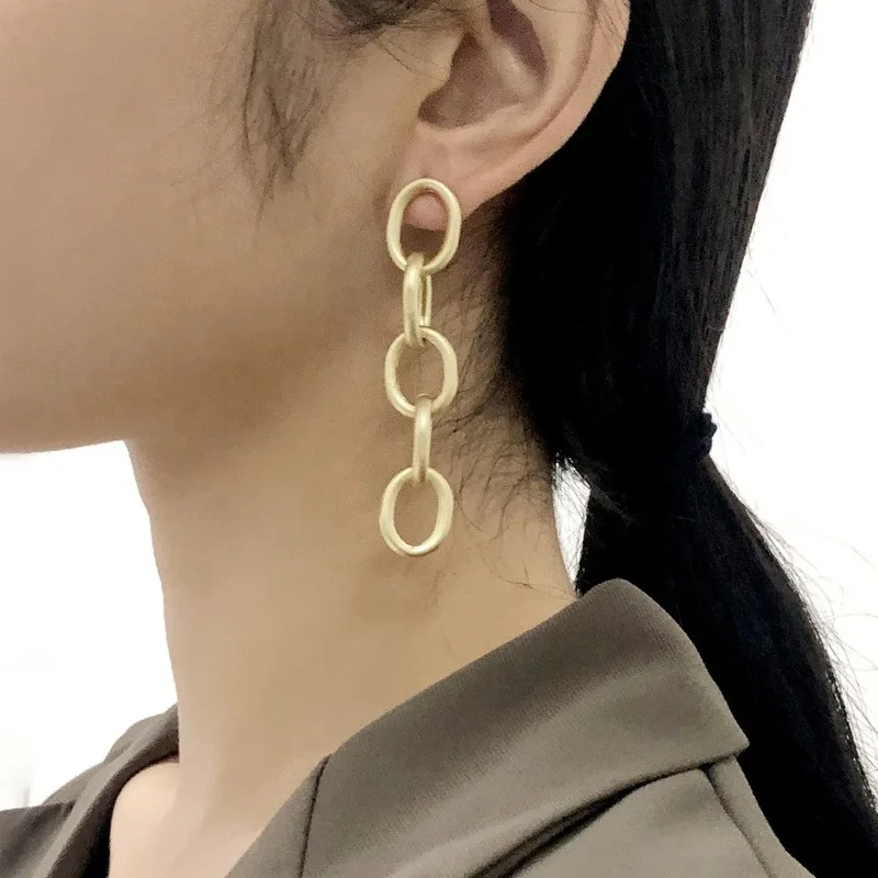 Fashion Korean Metal Chain Stud Earrings for Women Jewelry Elegant Geometric Round Buckle Drop Earring Pendientes Girl Oorbellen
Fashion Korean Metal Chain Stud Earrings for Women Jewelry Elegant Geometric Round Buckle Drop Earring Pendientes Girl Oorbellen