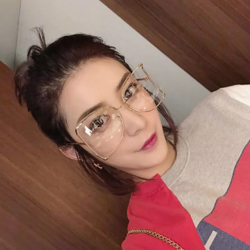 Women's Sunglasses 2020 New Vintage Oversized Frame Goggle Summer Style Sun Glasses Women Oculos De Sol UV400
Women's Sunglasses 2020 New Vintage Oversized Frame Goggle Summer Style Sun Glasses Women Oculos De Sol UV400