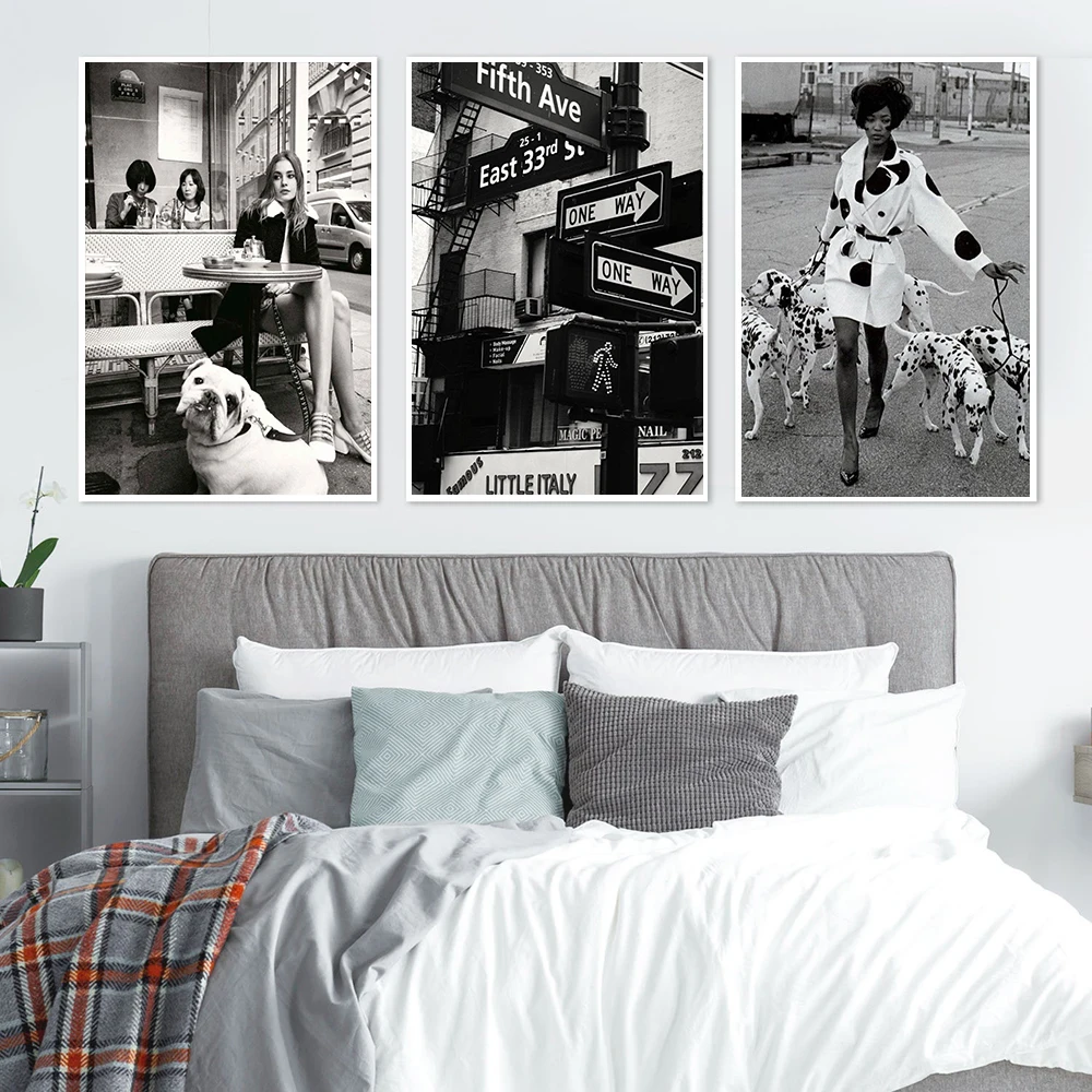 Фото Скандинавский черно-белый плакат модный дорожный знак красивая девушка кофе