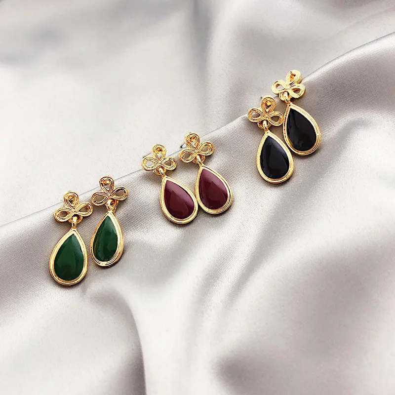 Vintage Small Drop Earrings For Women 2019 New Simple Temperament Earrings Hollow Out Flower Waterdrop Design
Vintage Small Drop Earrings For Women 2019 New Simple Temperament Earrings Hollow Out Flower Waterdrop Design