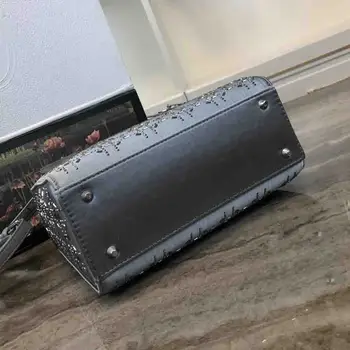 2020 NEW classic handbag Women's Shoulder Top-Handle Bags Fashion Princess Bag Luxury designer ladies bag 
2020 NEW classic handbag Women's Shoulder Top-Handle Bags Fashion Princess Bag Luxury designer ladies bag