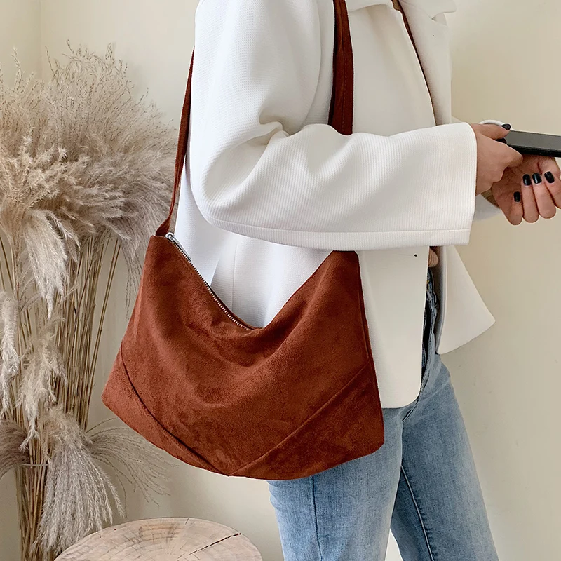 Retro Solid Crossbody Bags For Women Chic Designer Winter Women Shoulder Messenger Bag Large Capacity Female Handbags Purse New
Retro Solid Crossbody Bags For Women Chic Designer Winter Women Shoulder Messenger Bag Large Capacity Female Handbags Purse New