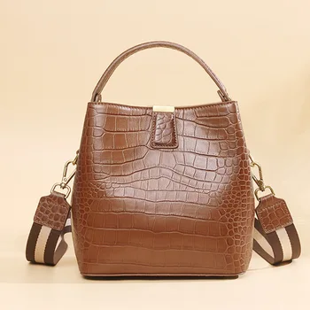 2020 new fashion trend wild large capacity simple one-shoulder diagonal bag bucket bag handbag
2020 new fashion trend wild large capacity simple one-shoulder diagonal bag bucket bag handbag