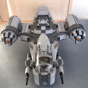 The UCS Razor Crest by Model Compatible With Star Toys &Wars Building Blocks Bricks Kids Christmas Toys Gifts
The UCS Razor Crest by Model Compatible With Star Toys &Wars Building Blocks Bricks Kids Christmas Toys Gifts