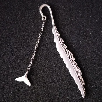 2 Pcs Luminous Bookmark Retro Feather Shape Glow in Dark Owl Whale Tail Decor LHB99
2 Pcs Luminous Bookmark Retro Feather Shape Glow in Dark Owl Whale Tail Decor LHB99