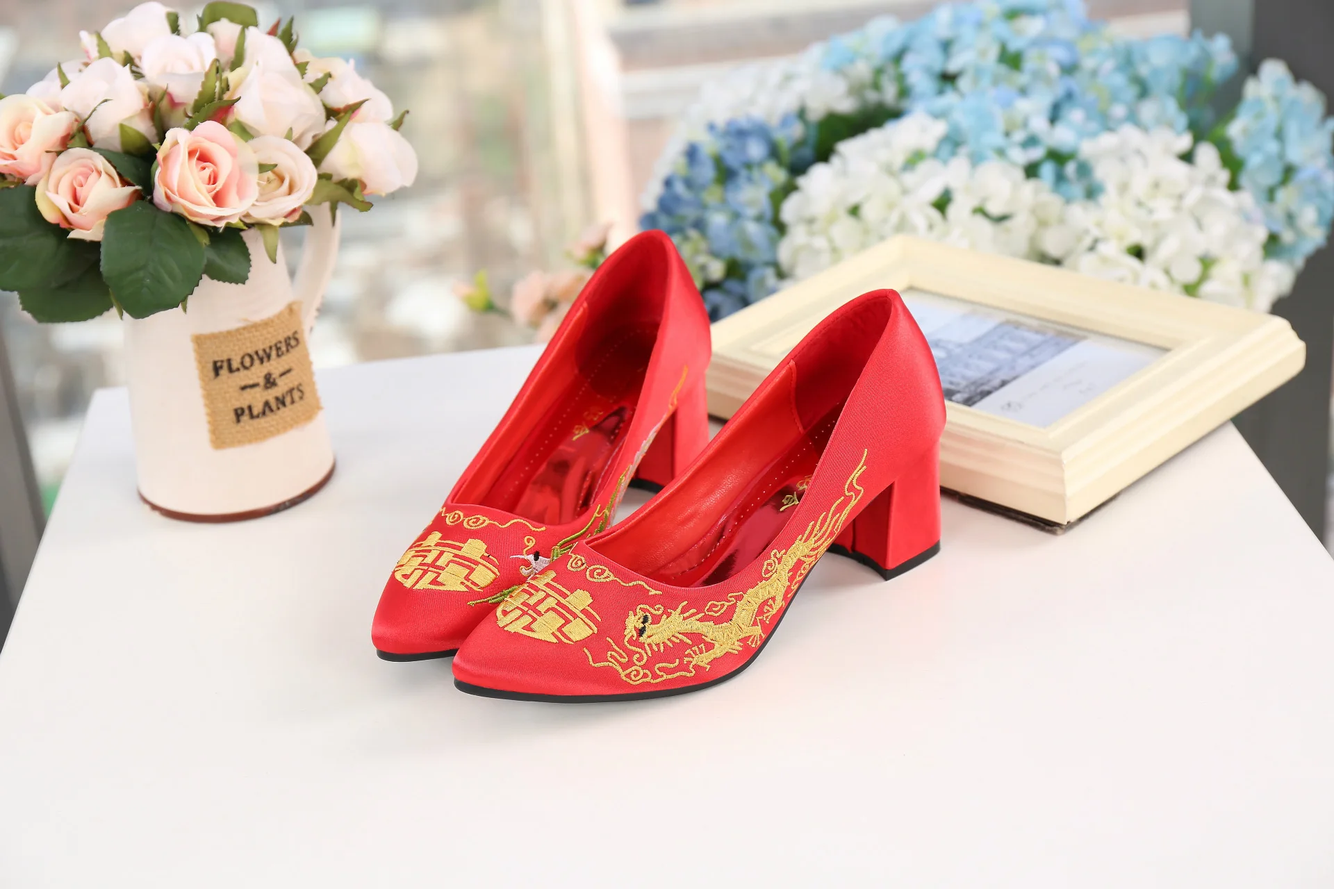 Marriage Shoes Red Chinese Style Lace Embroidery Chunky-Heel Semi-high Heeled Pointed-Toe Bridal Shoes Wedding Shoes Red Shoes C
Marriage Shoes Red Chinese Style Lace Embroidery Chunky-Heel Semi-high Heeled Pointed-Toe Bridal Shoes Wedding Shoes Red Shoes C
