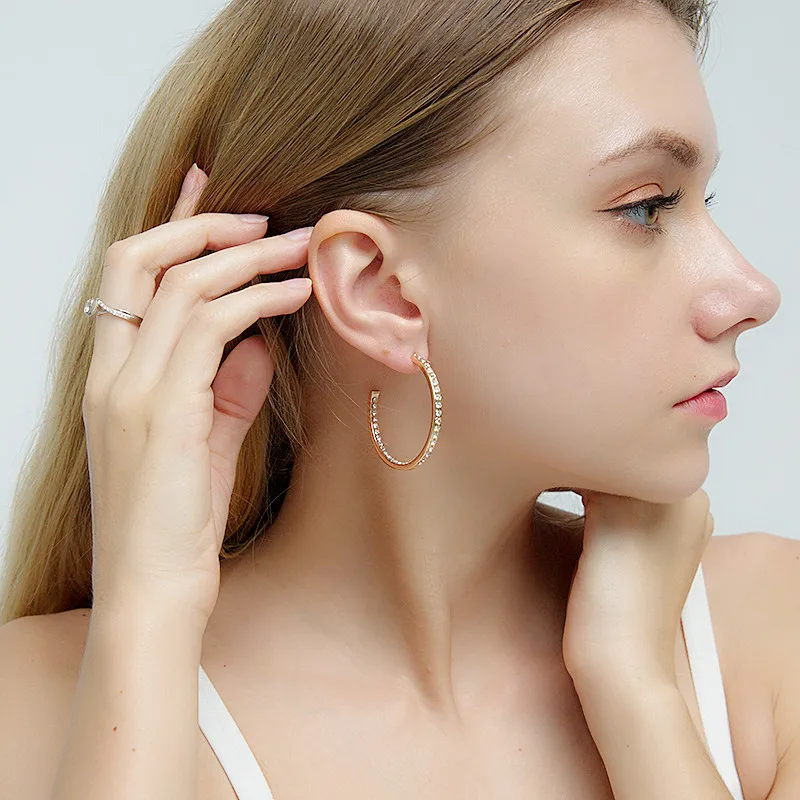 New Fashion C-shaped Copper Double-sided Rhinestone Earrings Popular shinning Hoop earrings for women
New Fashion C-shaped Copper Double-sided Rhinestone Earrings Popular shinning Hoop earrings for women