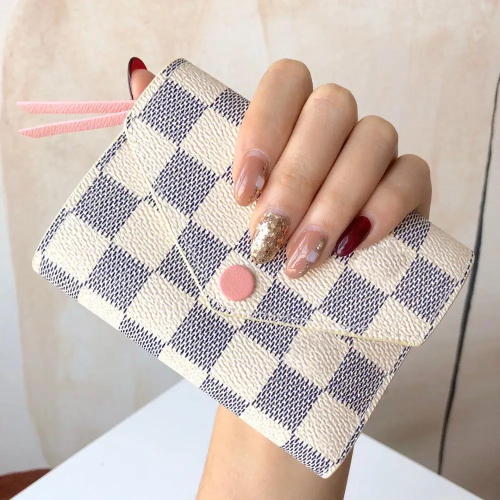 Luxury Designer short Women Wallet Genuine Leather hasp zipper Louis Brand Monogram Check Canvas Wallet for women High Quality
Luxury Designer short Women Wallet Genuine Leather hasp zipper Louis Brand Monogram Check Canvas Wallet for women High Quality