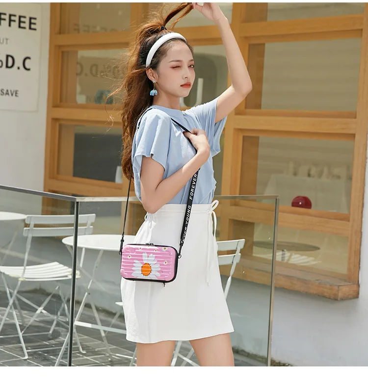 New Daisy Pattern Hand Bags for Women Mini Box Shape Fashion Designer Clutch Bag Female Hard Shell Handbag Shoulder Bags
New Daisy Pattern Hand Bags for Women Mini Box Shape Fashion Designer Clutch Bag Female Hard Shell Handbag Shoulder Bags