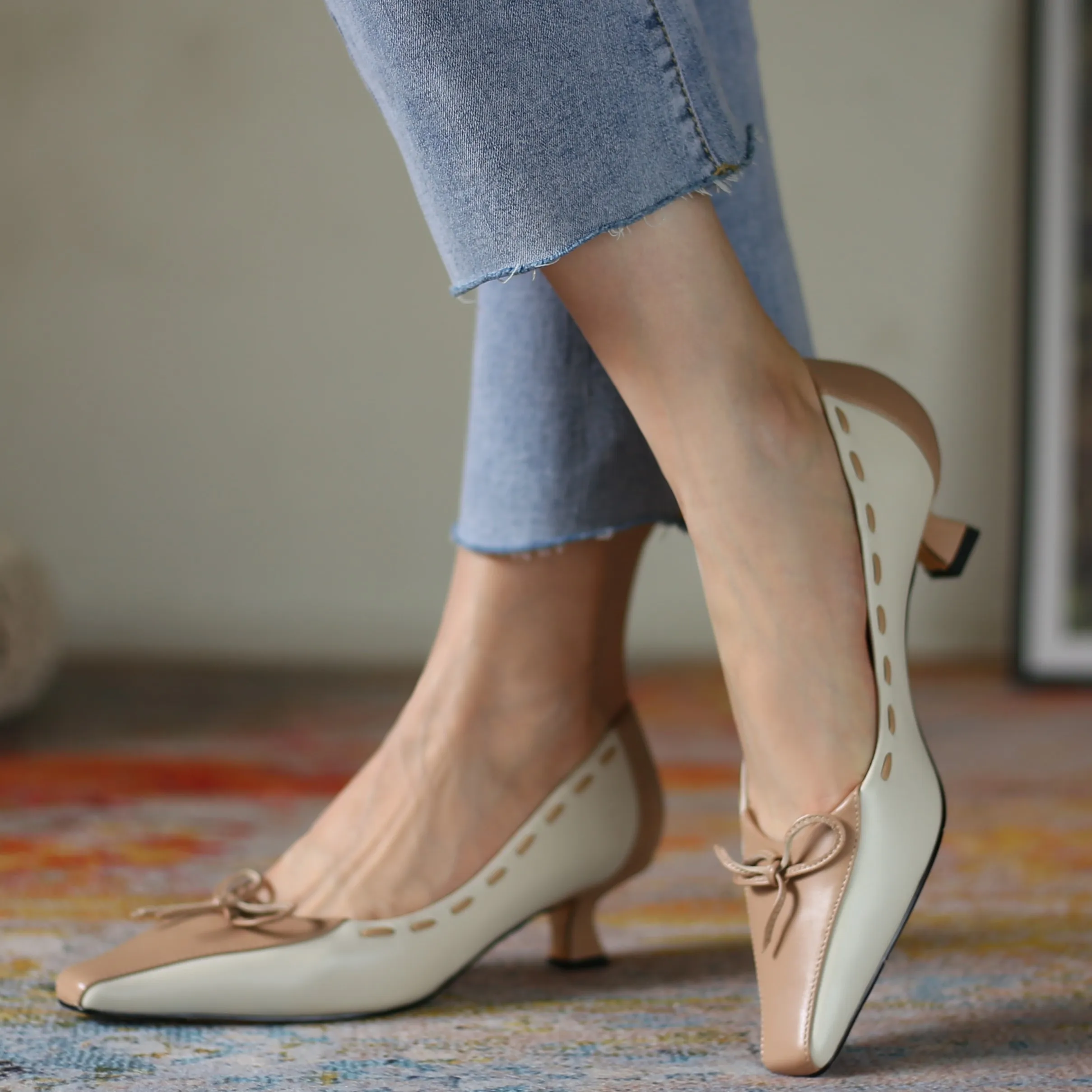 2020 spring and autumn elegant low-top female commuter shoes simple leather color matching mid-heel shallow mouth shoes Z1021
2020 spring and autumn elegant low-top female commuter shoes simple leather color matching mid-heel shallow mouth shoes Z1021
