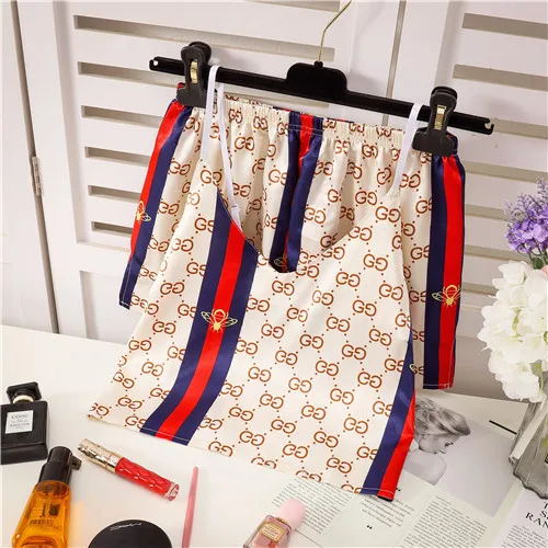 Sexy Viscose Fiber Fashion Pajama Set Camisole Shorts Pajamas Thin Bee Print Two-Piece Leisure Tops
Sexy Viscose Fiber Fashion Pajama Set Camisole Shorts Pajamas Thin Bee Print Two-Piece Leisure Tops
