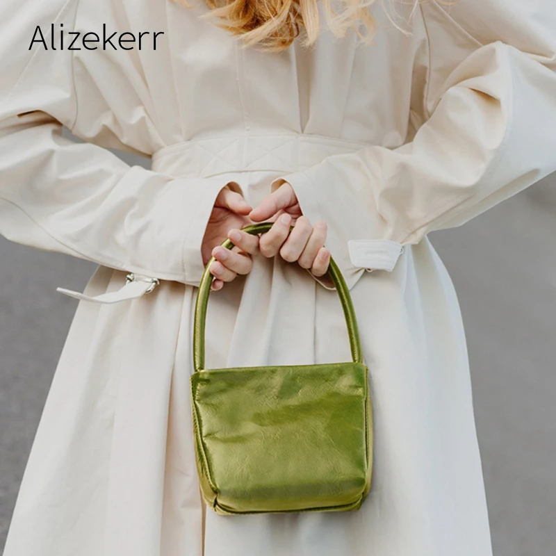 Mini Retro Shoulder Bag Women 2019 New Cute Solid Soft Underarm Small Flap Totes Handbag Female Fashion Versatile Casual Purses 
Mini Retro Shoulder Bag Women 2019 New Cute Solid Soft Underarm Small Flap Totes Handbag Female Fashion Versatile Casual Purses