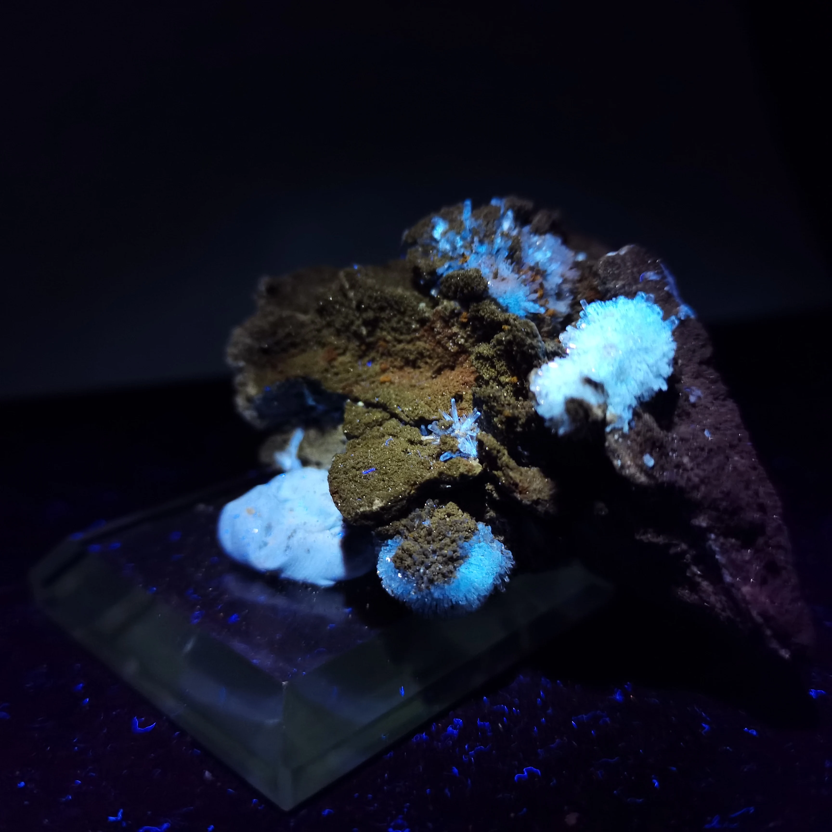 88.1gNatural, fluorinated aluminum gypsum, anhydrite, crystal, mineral crystal specimens
88.1gNatural, fluorinated aluminum gypsum, anhydrite, crystal, mineral crystal specimens