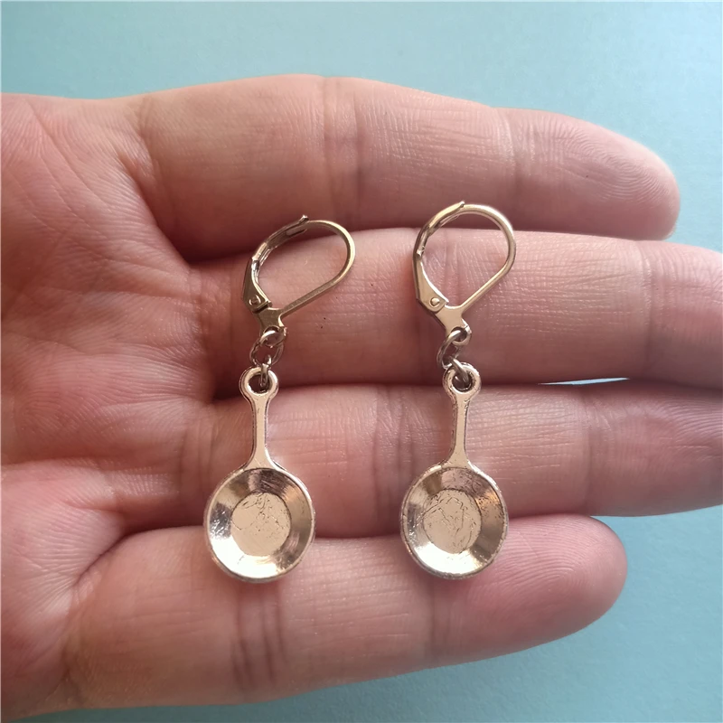 Tiny Saucepan Leverback Earring, Cartoon Pot Earrings Minimalist Jewelry, Antique Silver Color Tool Earrings, Creative Jewelry
Tiny Saucepan Leverback Earring, Cartoon Pot Earrings Minimalist Jewelry, Antique Silver Color Tool Earrings, Creative Jewelry