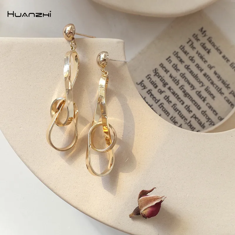 HUANZHI 2019 Gold Metal Hollow Geometric Irregularity Korean Style Trendy Personality Drop Earrings for Woman Girl Jewelry 
HUANZHI 2019 Gold Metal Hollow Geometric Irregularity Korean Style Trendy Personality Drop Earrings for Woman Girl Jewelry