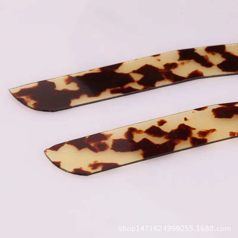 Erhu Corner Protector PCs Durable Huqin Anti-Wear Red Durum Erhu for Making Material Excluded Glue Molding Cornerite Patch
Erhu Corner Protector PCs Durable Huqin Anti-Wear Red Durum Erhu for Making Material Excluded Glue Molding Cornerite Patch