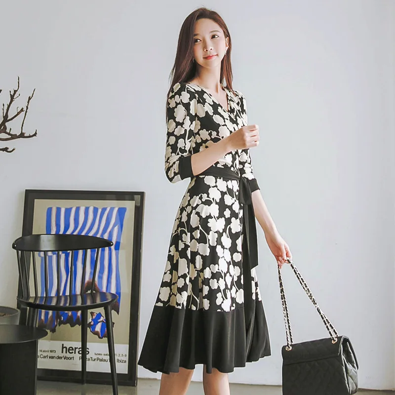 2019 Summer New Style Korean-style Star Celebrity Style Fashion Slim Fit V-neck Mid-length Three-quarter-length Sleeve Wrap Dres 
2019 Summer New Style Korean-style Star Celebrity Style Fashion Slim Fit V-neck Mid-length Three-quarter-length Sleeve Wrap Dres