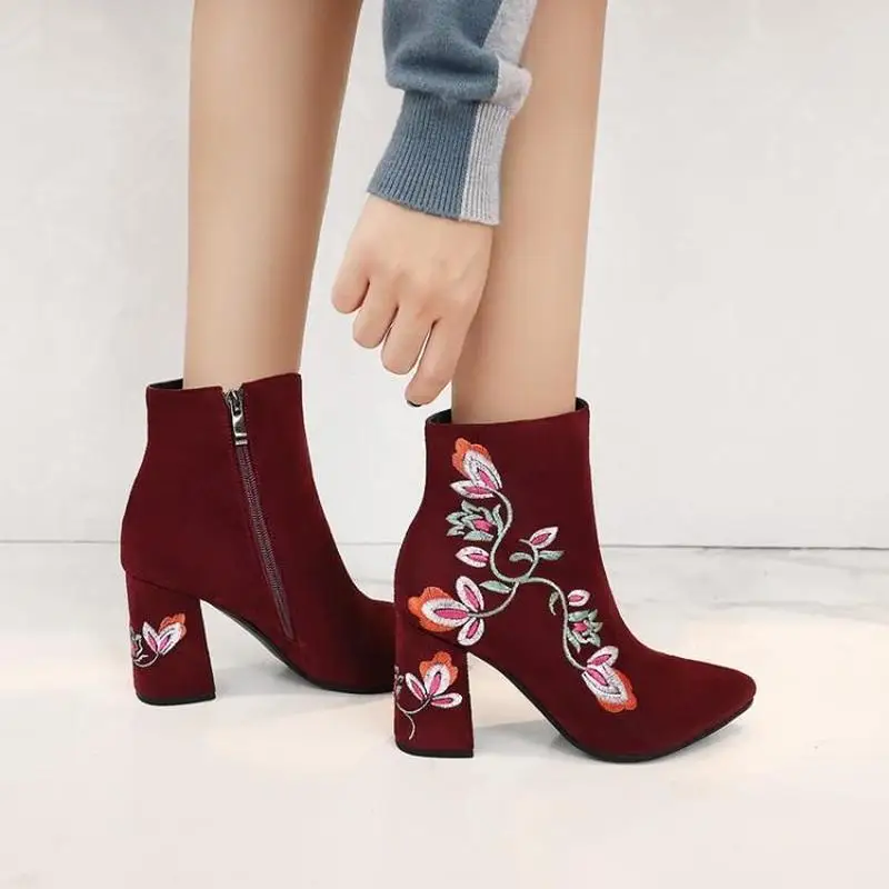 US4-11 Womens PointedToe Suede Leather Embroidery Floral Ankle Boots Block Chunky Heel Shoes Black Plus Size 3Colors New Arrival
US4-11 Womens PointedToe Suede Leather Embroidery Floral Ankle Boots Block Chunky Heel Shoes Black Plus Size 3Colors New Arrival